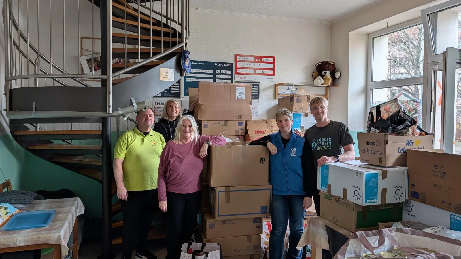 Der Verein Straßenkinder e.V. freute sich über die Spenden der Tauchaer Ehrenamtlichen. (Foto: Kita Sonnenkäfer)