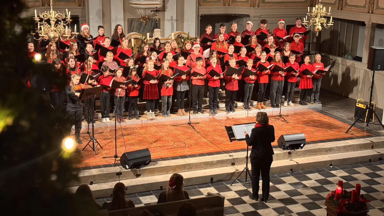Der Chor der Klassen 5 bis 7 unter der Leitung von Anke Haugk. (Foto: Daniel Große)