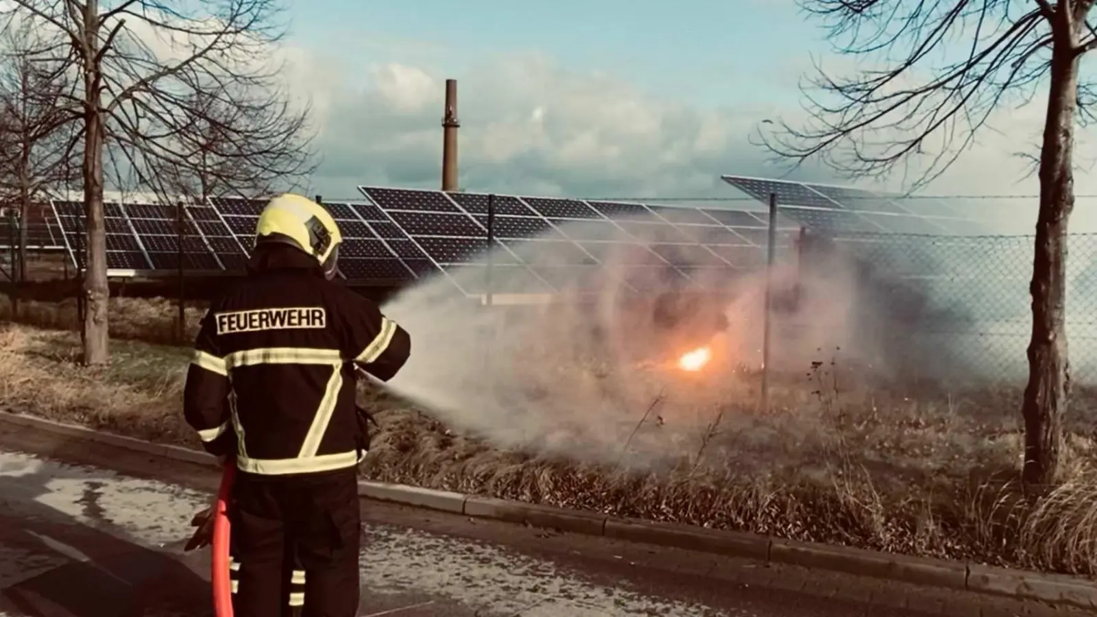 Feuerwehr löscht Kabelbrand an Solaranlage (Video) (Foto: taucha-kompakt.de)