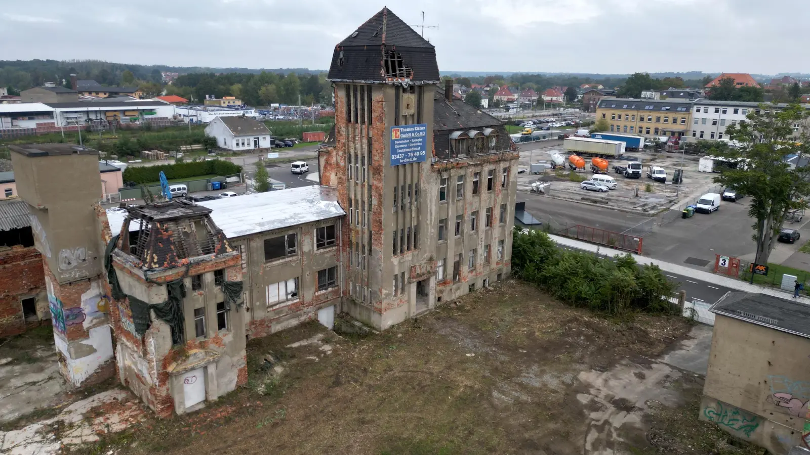 Das Areal - hier ein Foto aus dem Oktober 2024 - ist stark verfallen. (Foto: Daniel Große)