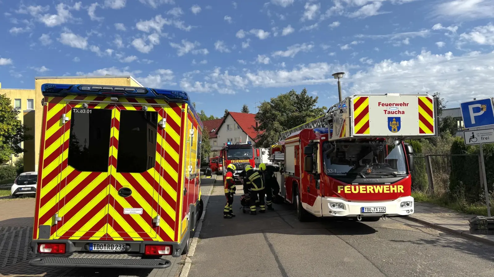 Die Drehleiter wurde glücklicherweise nicht benötigt. Verletzt wurde niemand. (Foto: Daniel Große)