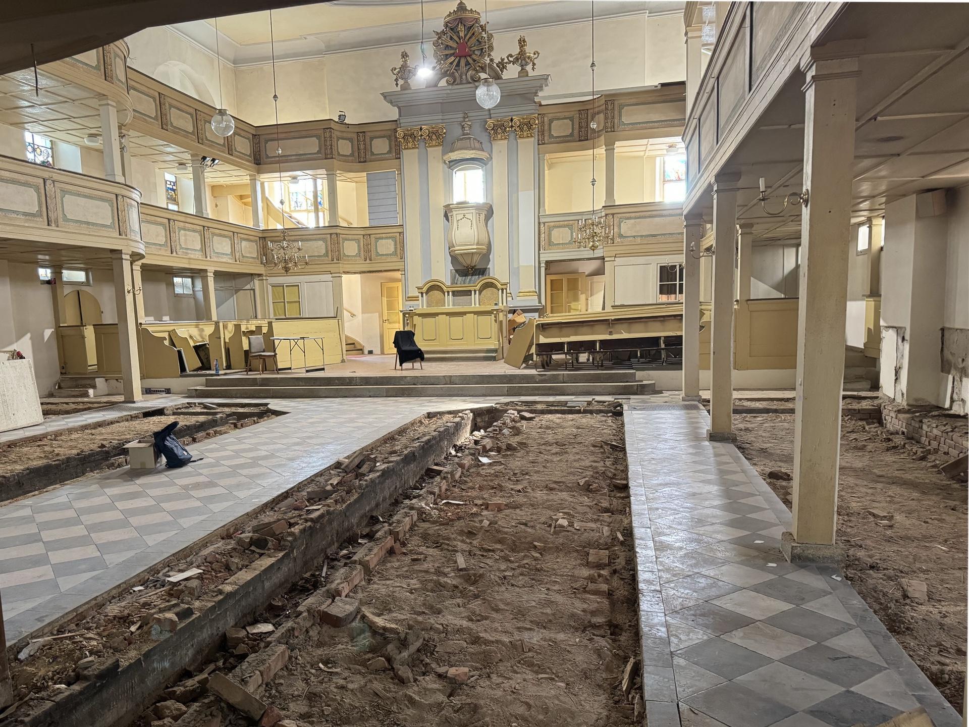 Der Fußboden in St. Moritz muss komplett neu aufgebaut werden. (Foto: Daniel Große)