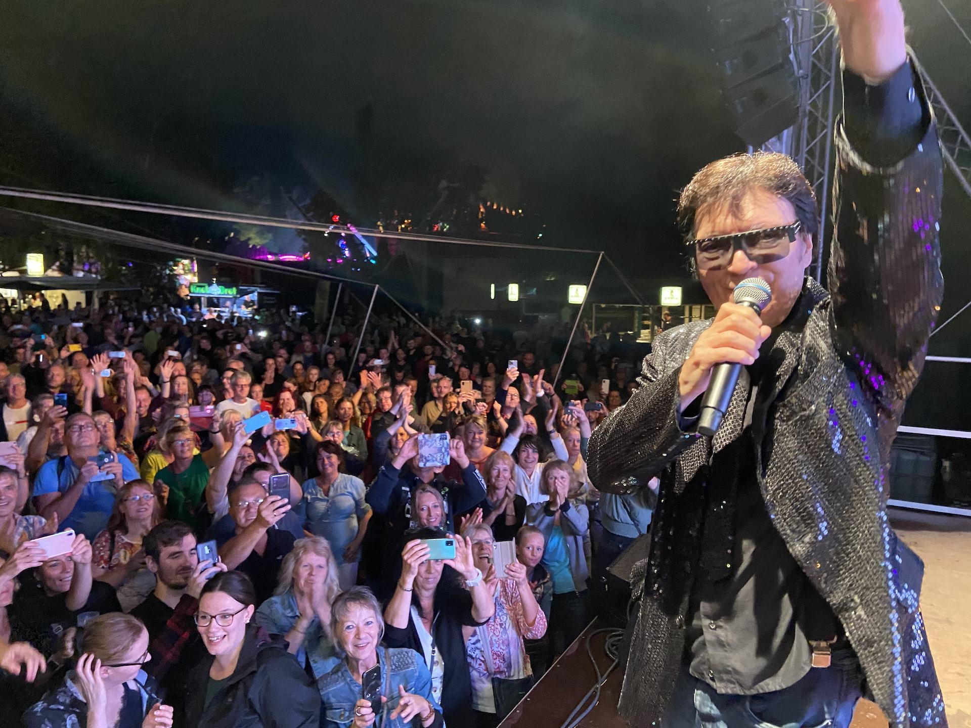 Fancy war einer der großen Stars beim diesjährigen Tauchscher. Der mittlerweile 76-jährige Sänger und Produzent kann noch immer das Publikum begeistern, das hat er in Taucha eindrucksvoll bewiesen. (Foto: taucha-kompakt.de)