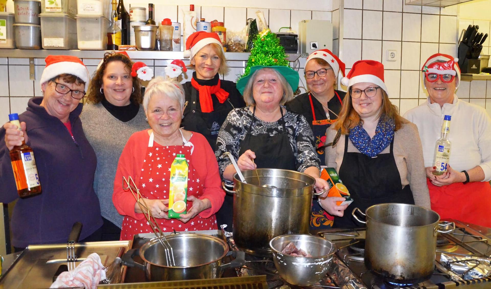 Die „Punschmädels” des Heimatvereins Taucha (Foto: Reinhard Rädler)