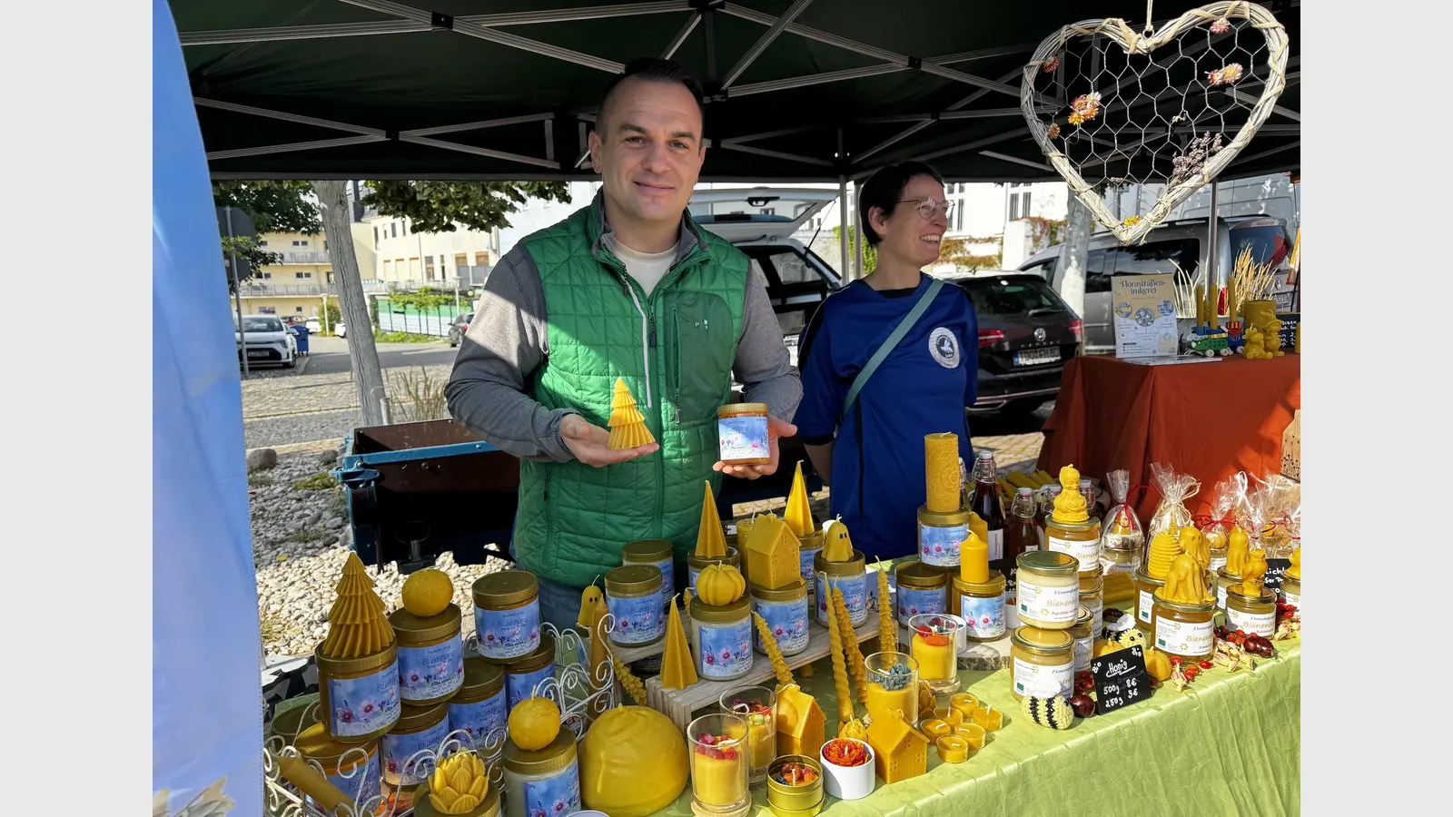 Honig, Bienenwachskerzen und mehr gab es bei Frank Michel. (Foto: Daniel Große [danielgrosse] (info@taucha-kompakt.de, dg24))