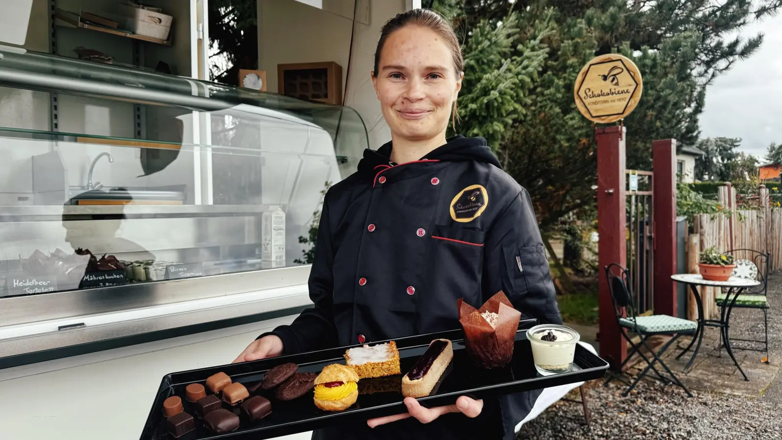 Annelie Hampel vor ihrem Verkaufswagen in Plösitz. (Foto: Daniel Große)