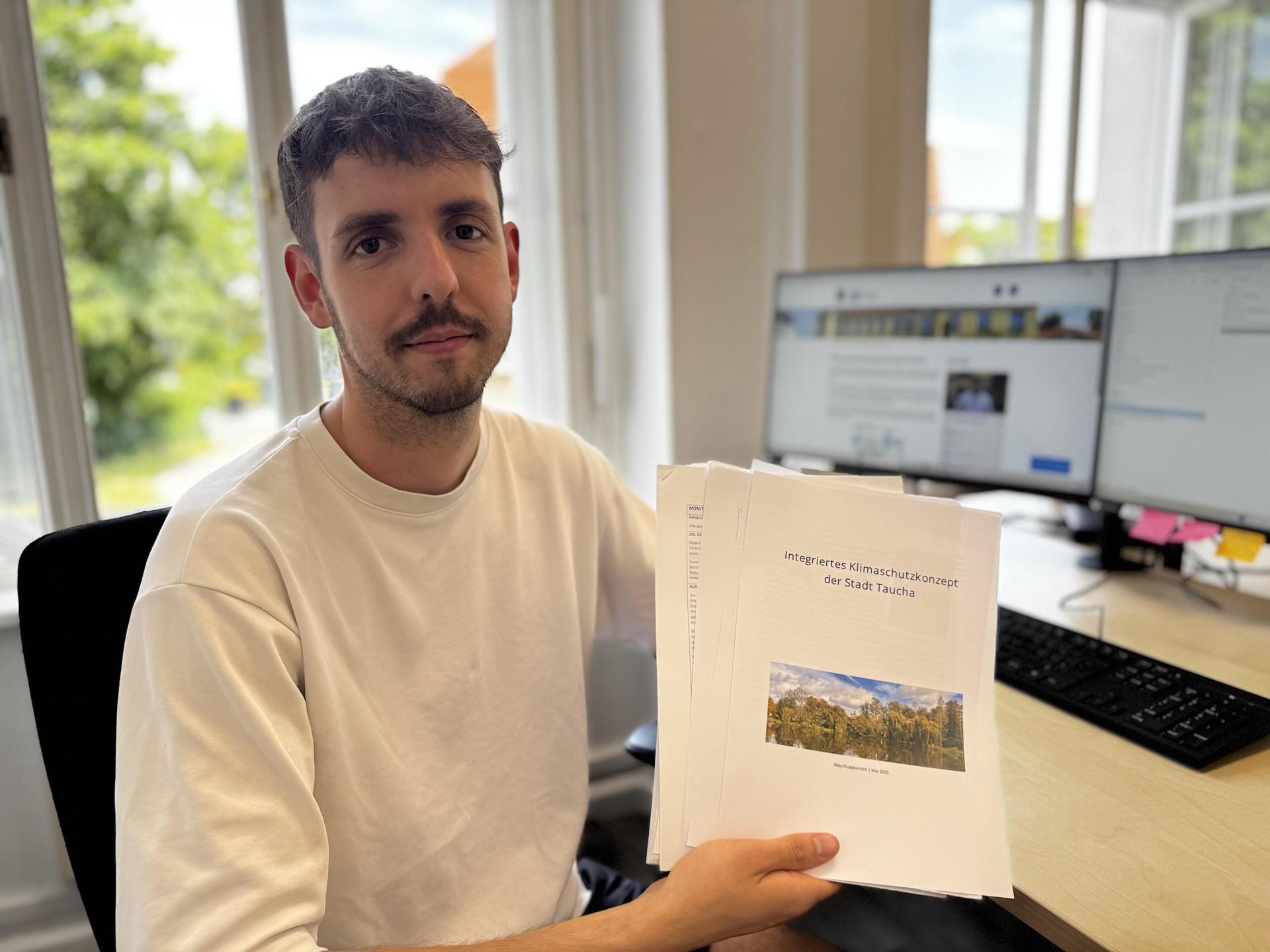 Klimaschutzmanager Philipp Tommrich stellte das Integrierte Klimaschutzkonzept der Stadt Taucha vor. (Foto: Daniel Große)