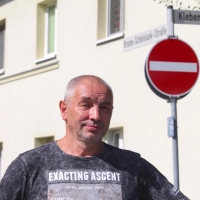 Anwohner Ralf Kluge wundert sich über die plötzliche Änderung der Verkehrsführung. (Foto: taucha-kompakt.de)