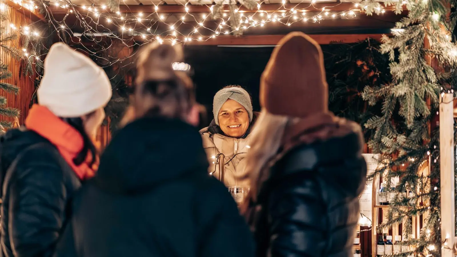 Freundliche Händler bieten ihre Waren an. (Foto: Eifrig Productions)