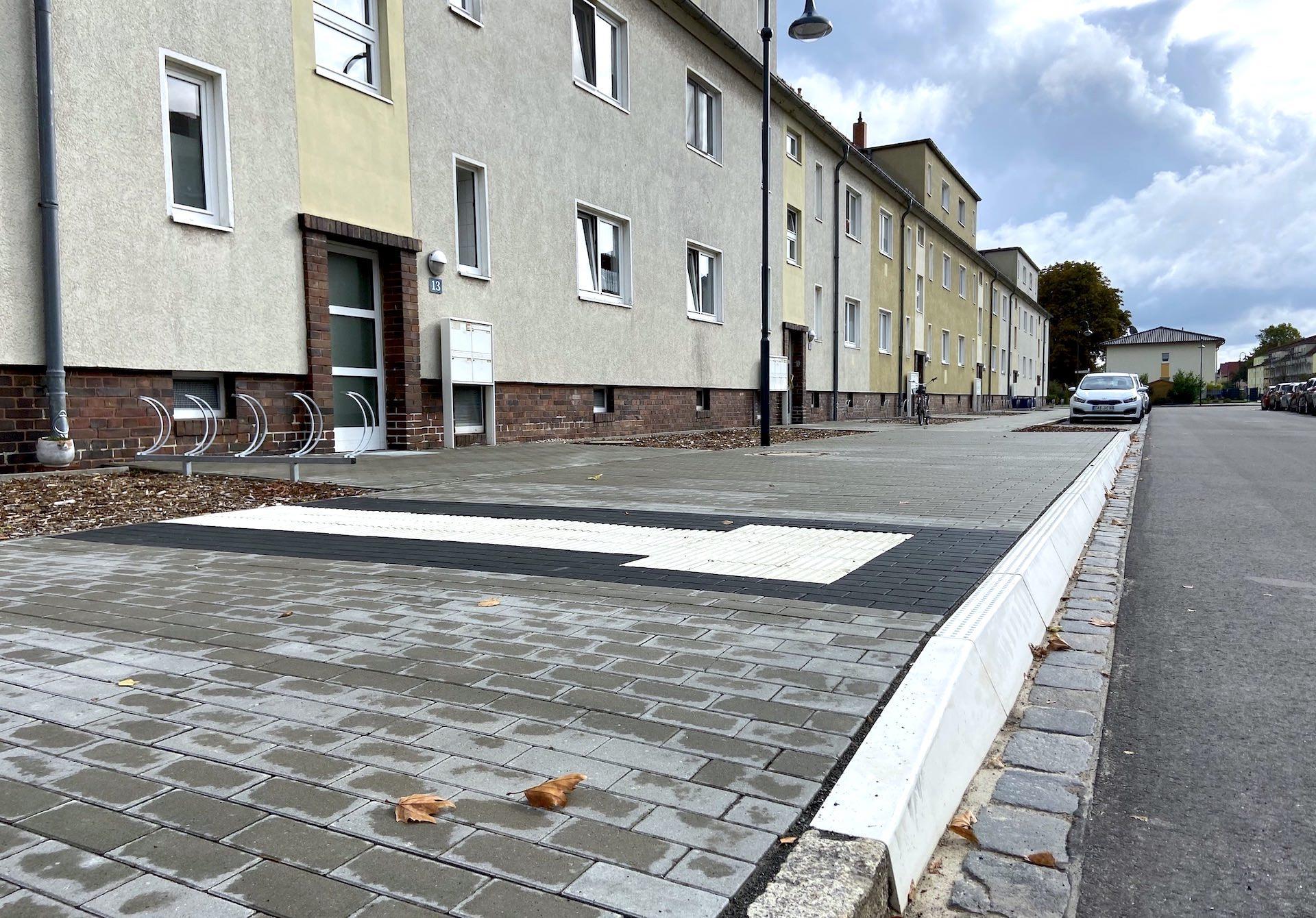 Neue Bushaltestelle: aus Manteuffelstraße wird Theodor-Körner-Straße (Foto: taucha-kompakt.de)