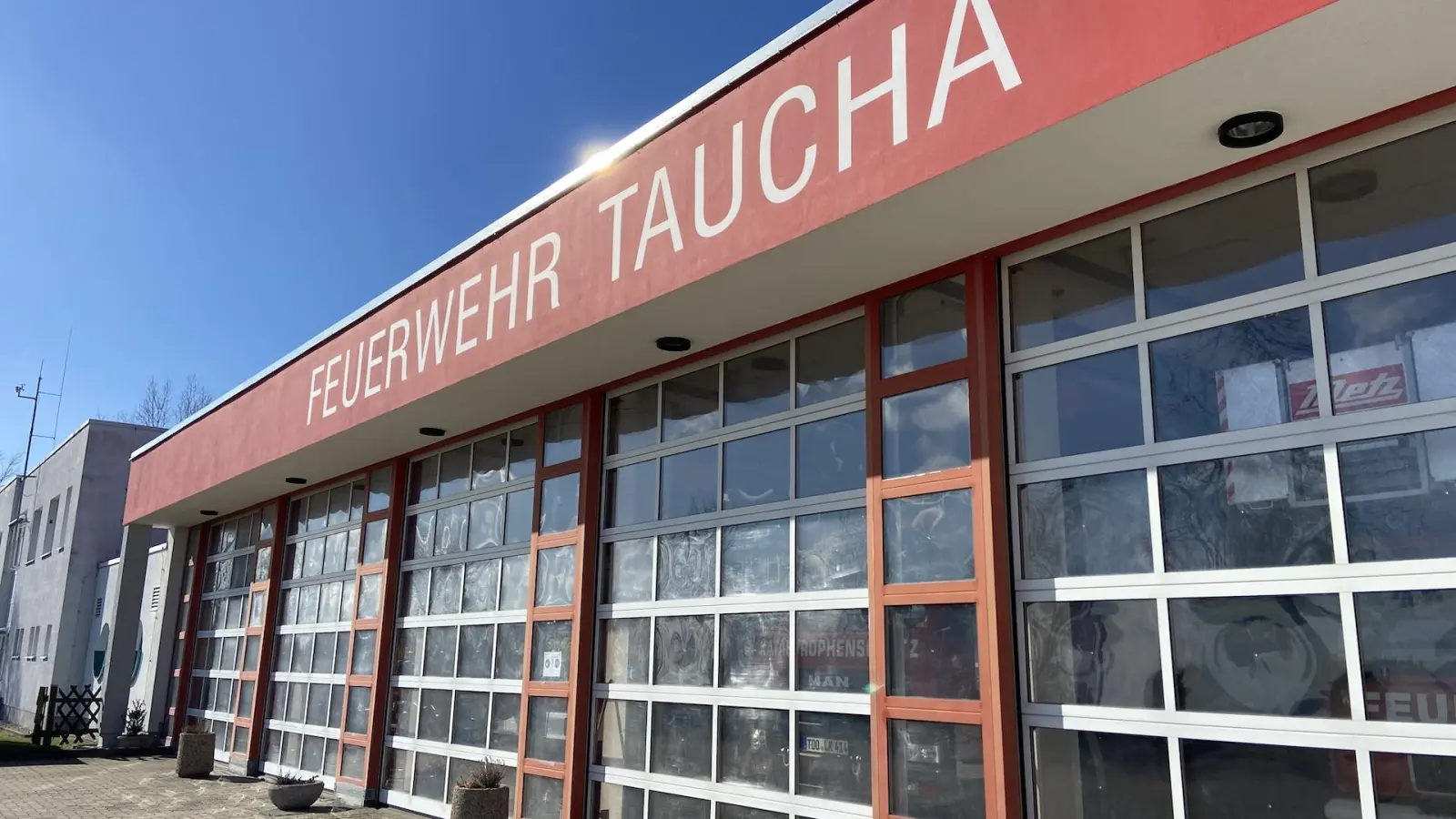 envia TEL spendet 1000 Euro an Freiwillige Feuerwehr Taucha (Foto: taucha-kompakt.de)
