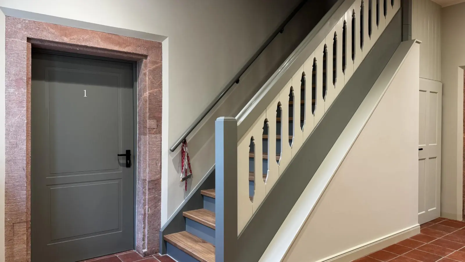 Die Holztreppe wurde aufwändig saniert. (Foto: Daniel Große)