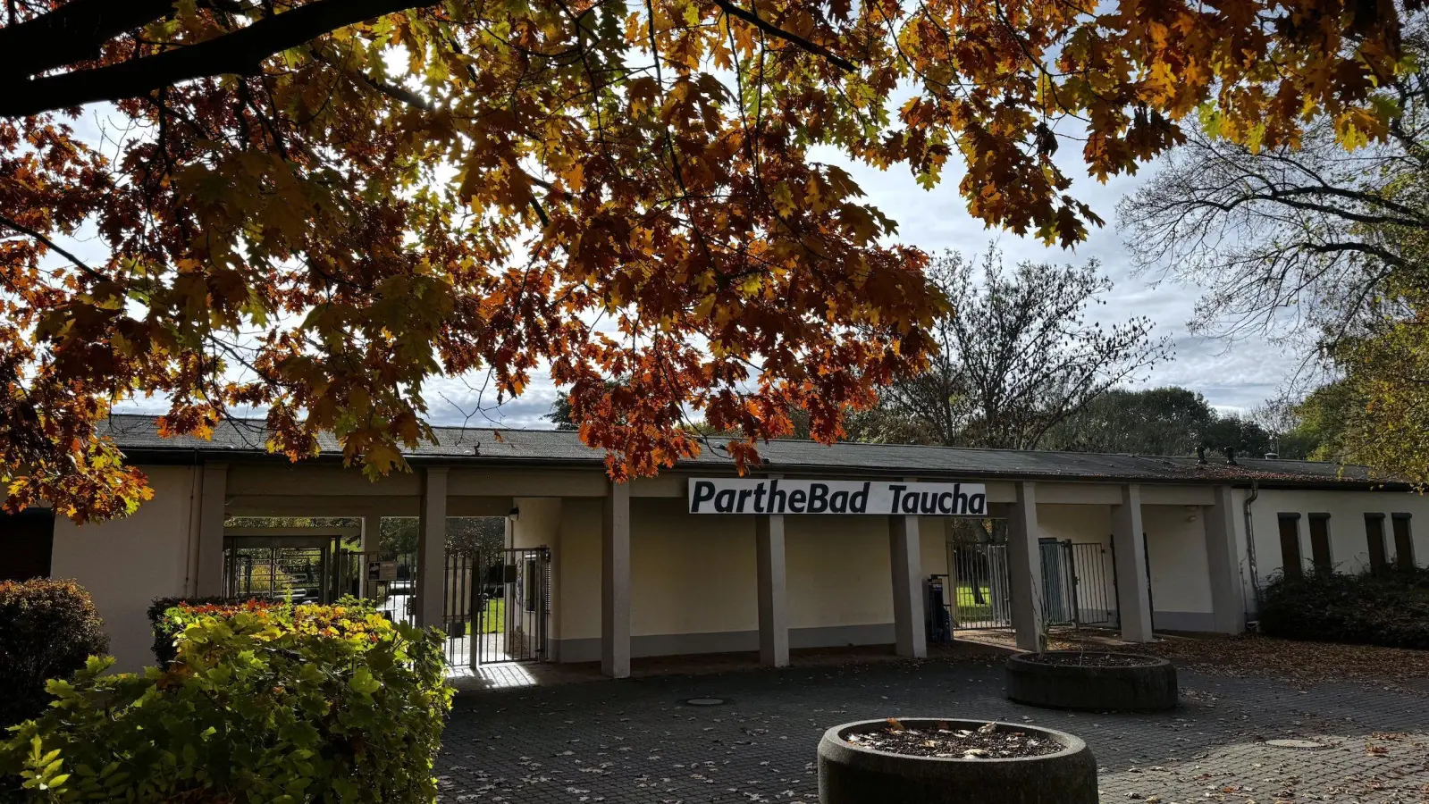 Treffpunkt ist der Eingang zum PartheBad. (Foto: Daniel Große)