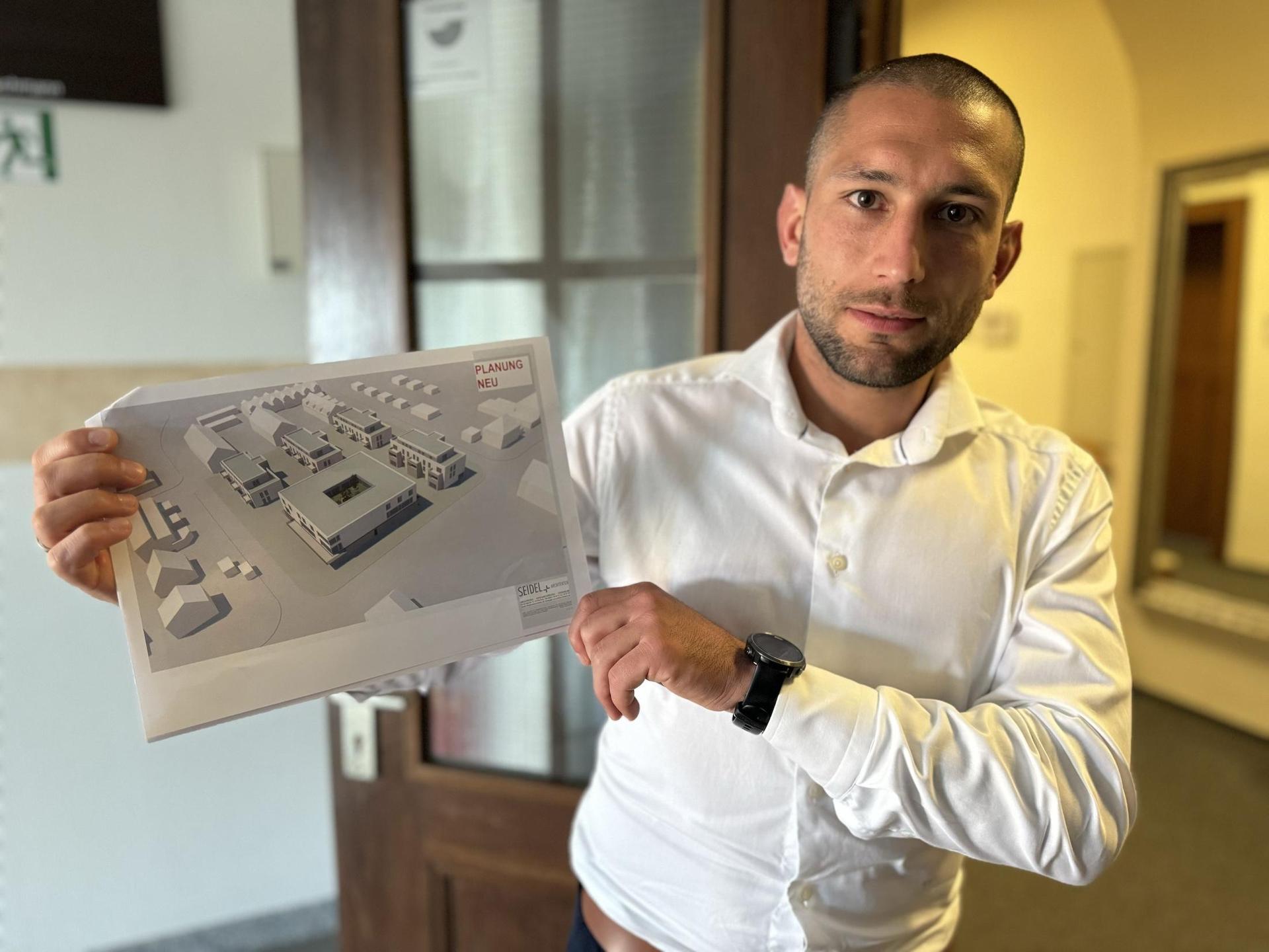 Simon Yacoub sprach im Stadtrat vor und stand Rede und Antwort zu den Fragen. (Foto: Daniel Große)