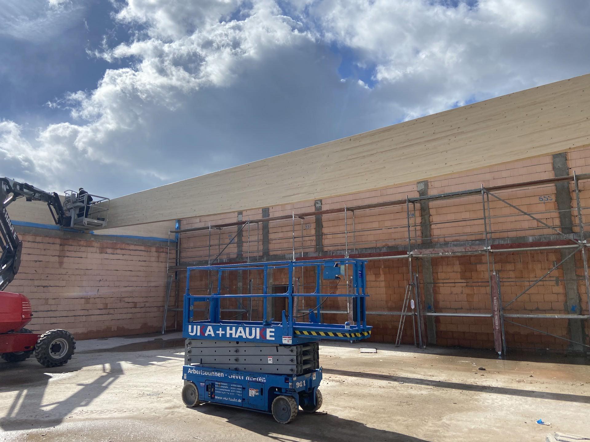 Ein Dachverbinder ist bereits montiert. (Foto: taucha-kompakt.de)