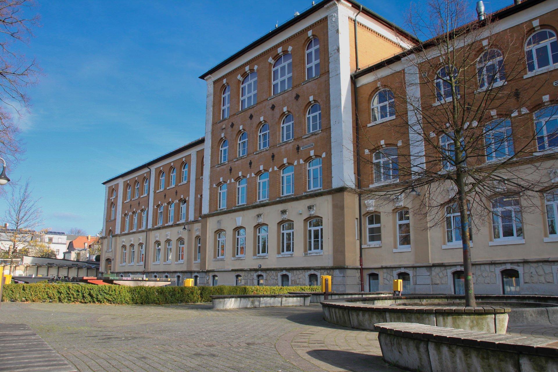Aufregung im Gymnasium Taucha wegen herabfallendem Putz (Foto: taucha-kompakt.de)