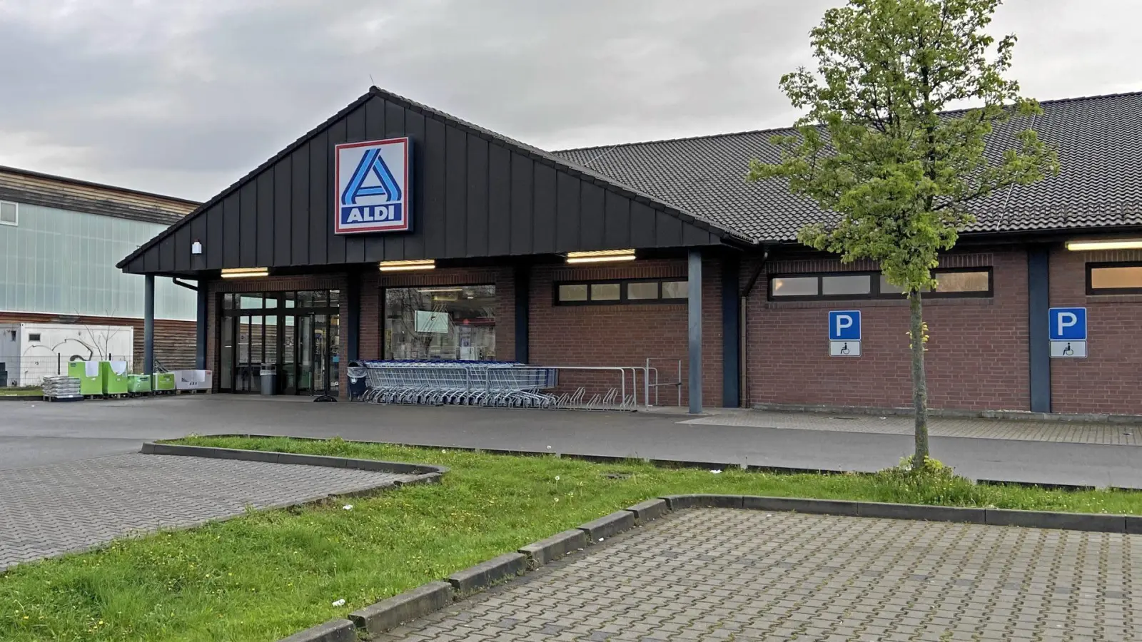Discounter geschlossen: ALDI und NETTO modernisieren Filialen in Taucha (Foto: taucha-kompakt.de)