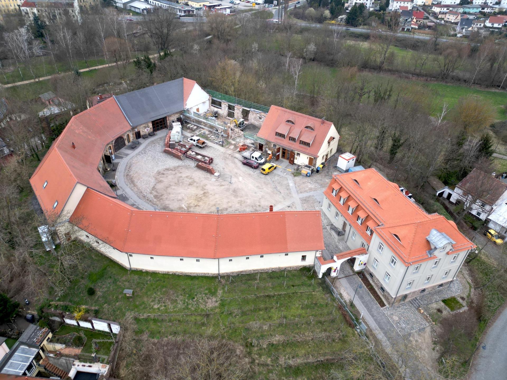 Viel ist nicht mehr da von Haus 9. Dachkonstruktion und Dachziegel wurden aber gesichert und werden, soweit möglich, wiederverwendet. (Foto: Daniel Große)