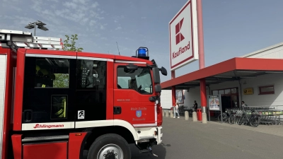 Die rote Feuerwehr am roten Markt. (Foto: Daniel Große)