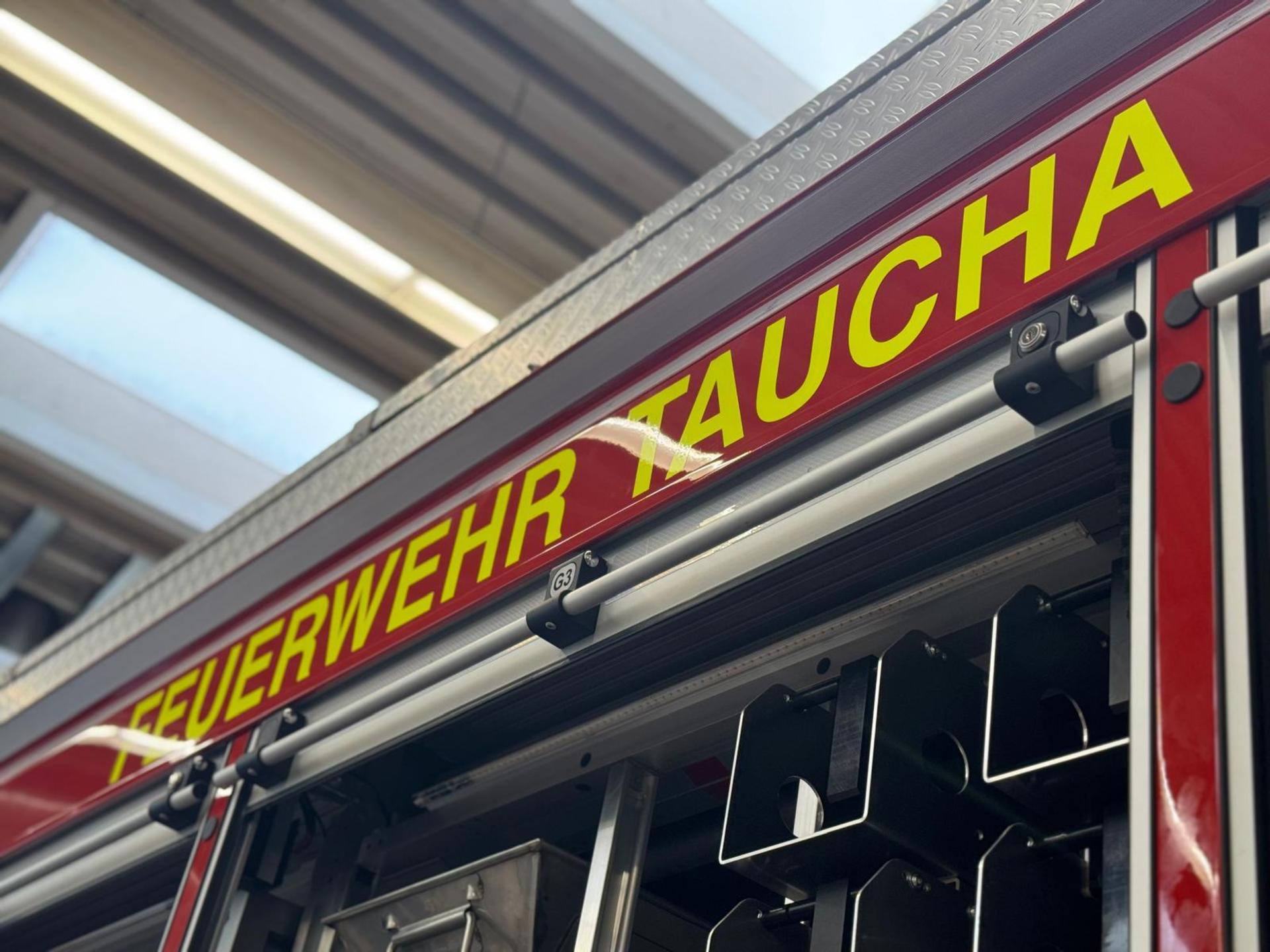 Noch wird nicht mehr verraten, wie das TLF aussieht - am Samstag zwischen 14 und 18 Uhr gibt's im Rahmen eines Festes dann die feierliche Enthüllung. (Foto: Freiwillige Feuerwehr Taucha)