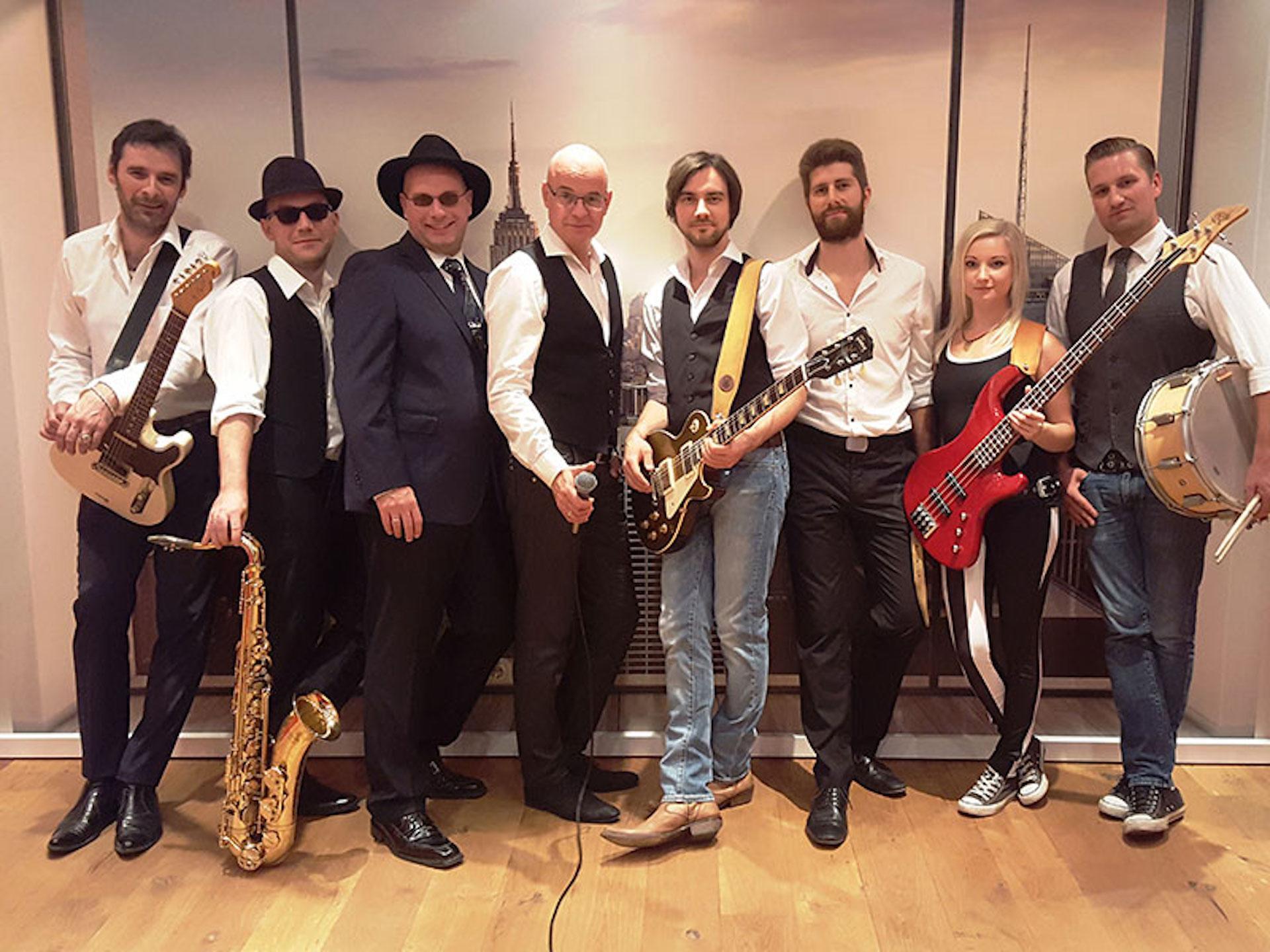 Steffen Lukas und das Plattenbauorchester begeistern am Tauchscher-Freitag an der Flaniermeile. Foto: PR (Foto: taucha-kompakt.de)