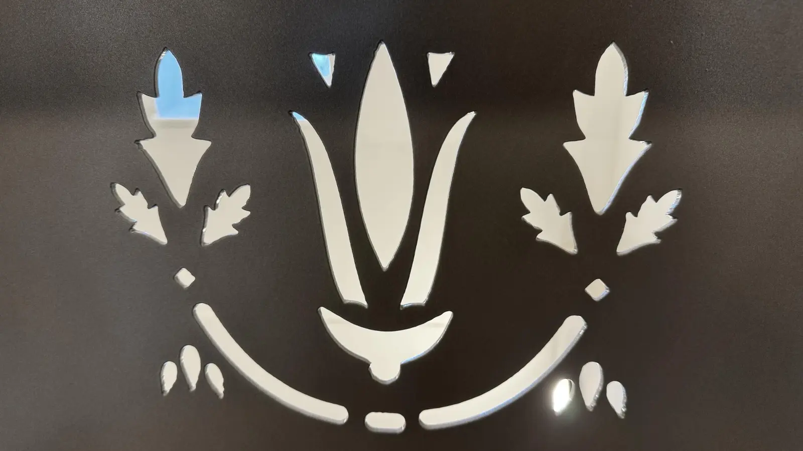 Dieses Ornament wurde auf einer Wandbemalung gefunden und in die neue Eisentreppe eingearbeitet. (Foto: Daniel Große)