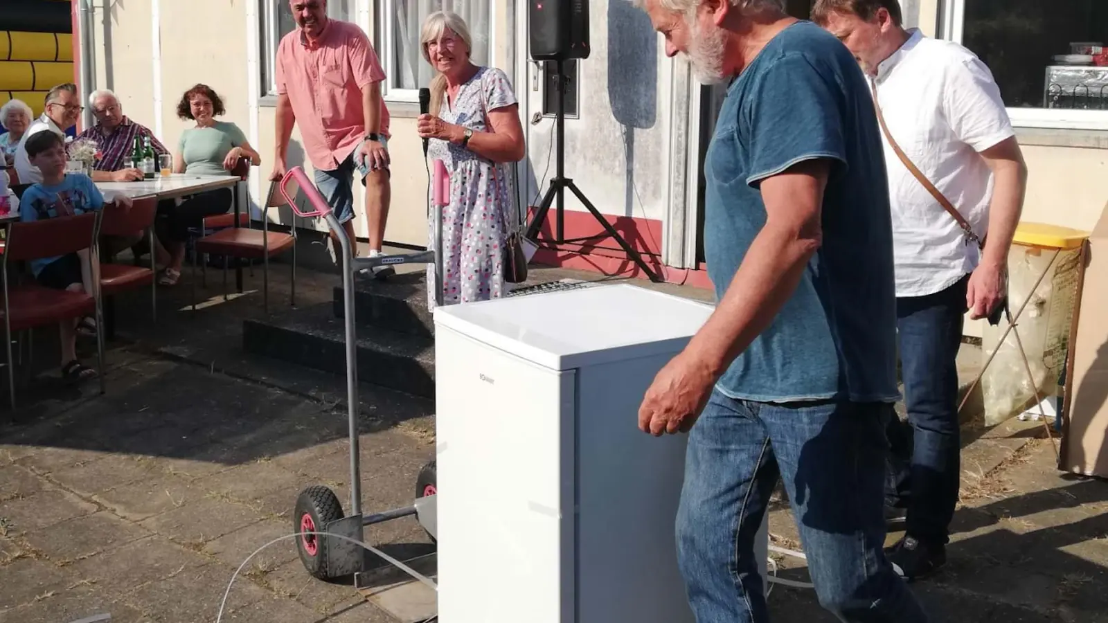 46 Jahre im Dienst: Tauchas ältester Kühlschrank wurde nun erlöst (Foto: taucha-kompakt.de)