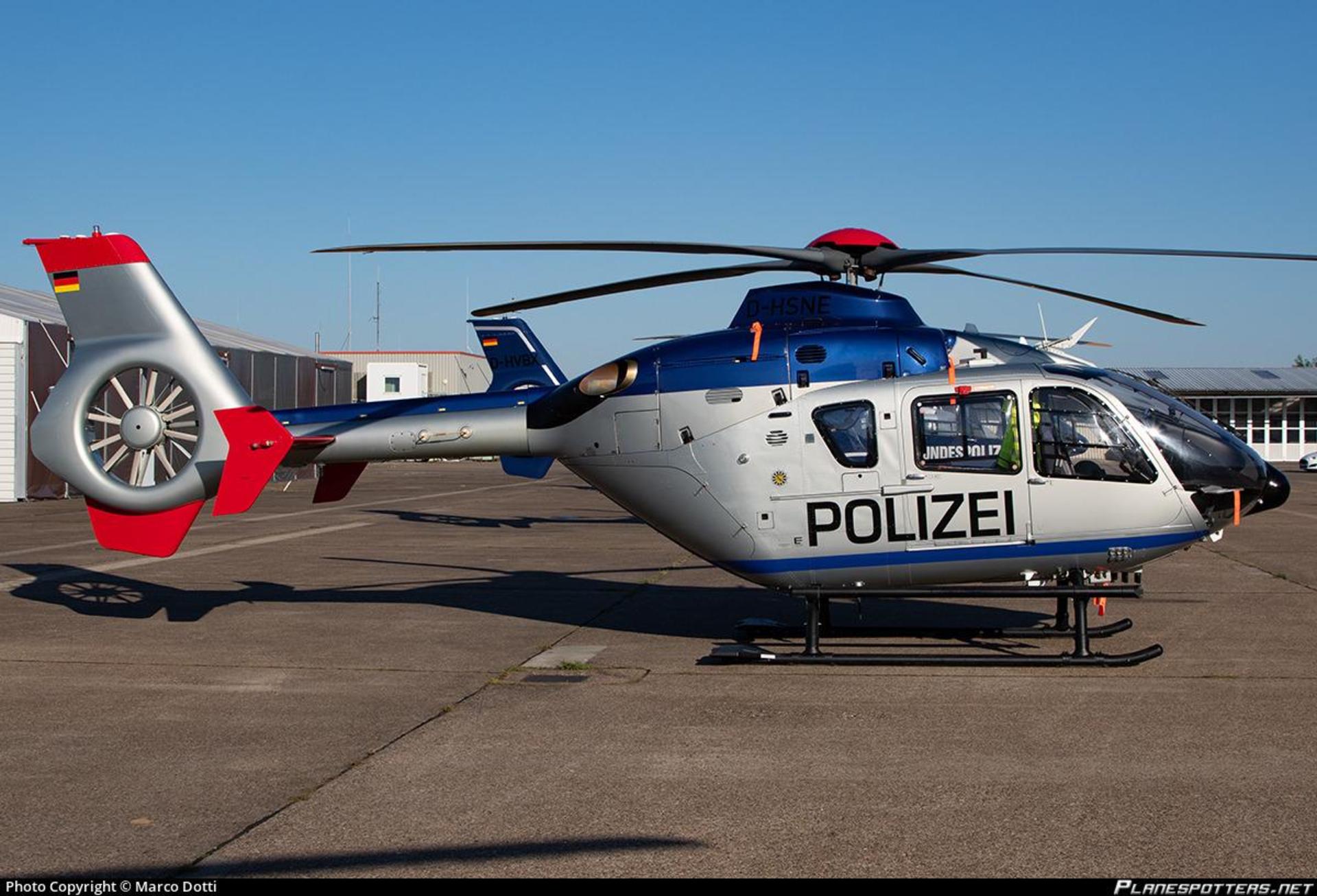 Der Polizeihubschrauber kreiste über Taucha (Foto: Marco Dotti)