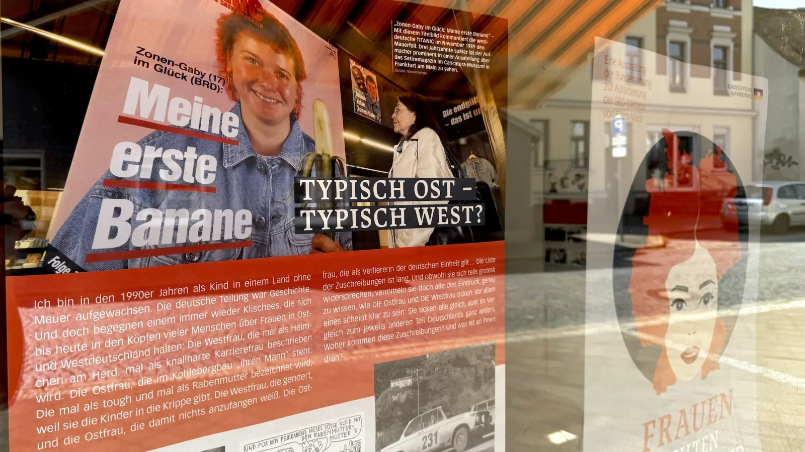 „Frauen im geteilten Deutschland” heißt die Plakatausstellung, die ab heute in Taucha zu sehen ist. (Foto: Daniel Große)