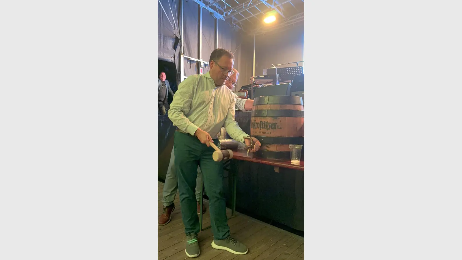 „Er” war dann doch drin, der Zapfhahn.  (Foto: Daniel Große)