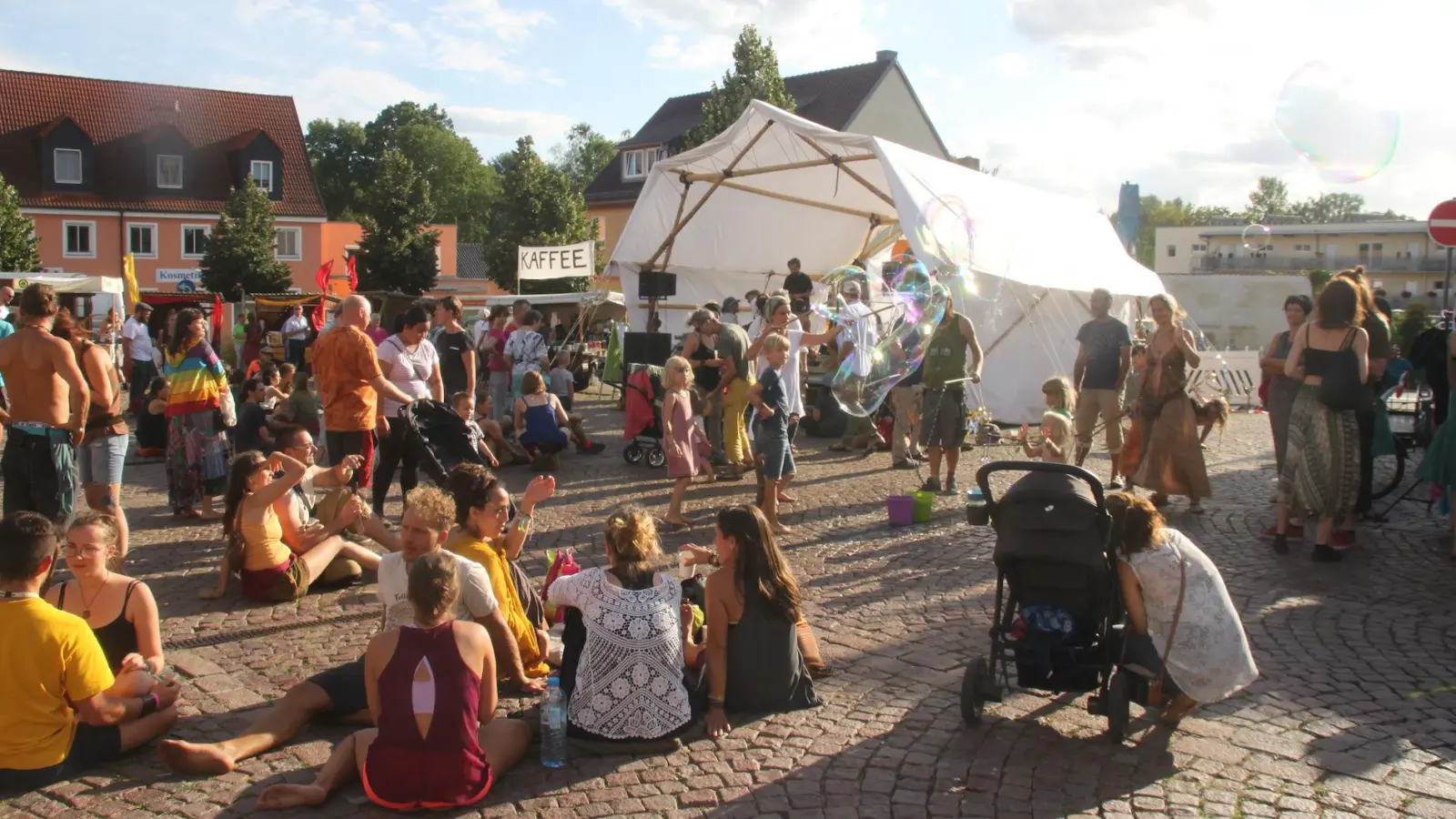 Der neue “Markt der Möglichkeiten” beim Ancient Trance Festival auf dem Tauchaer Markt. (Foto: taucha-kompakt.de)