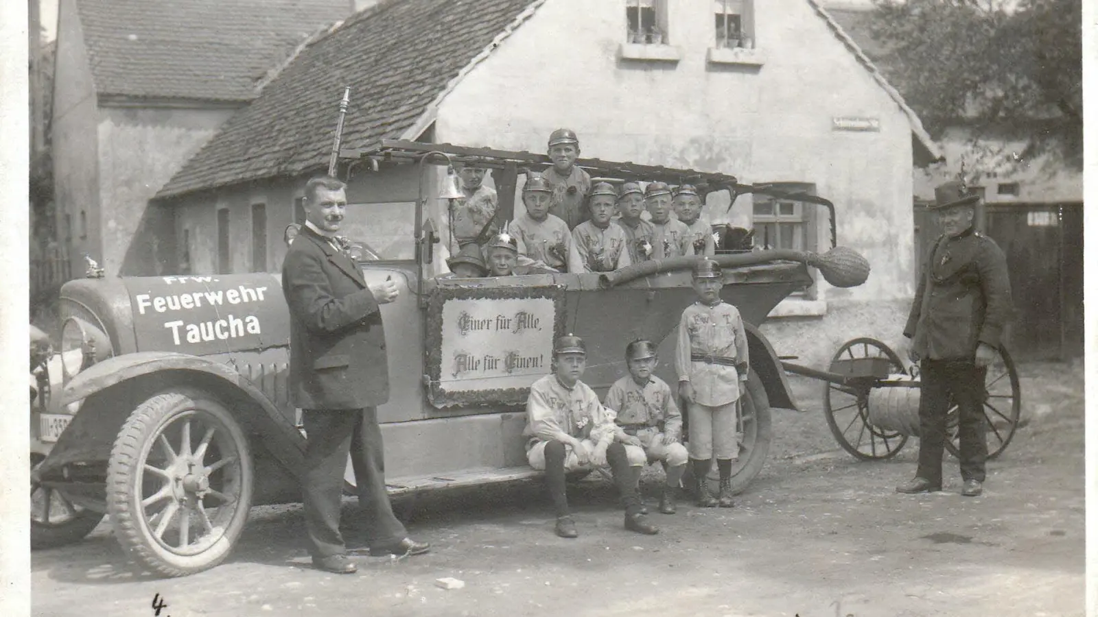 Die Tauchaer Feuerwehr um 1930. (Foto: taucha-kompakt.de)