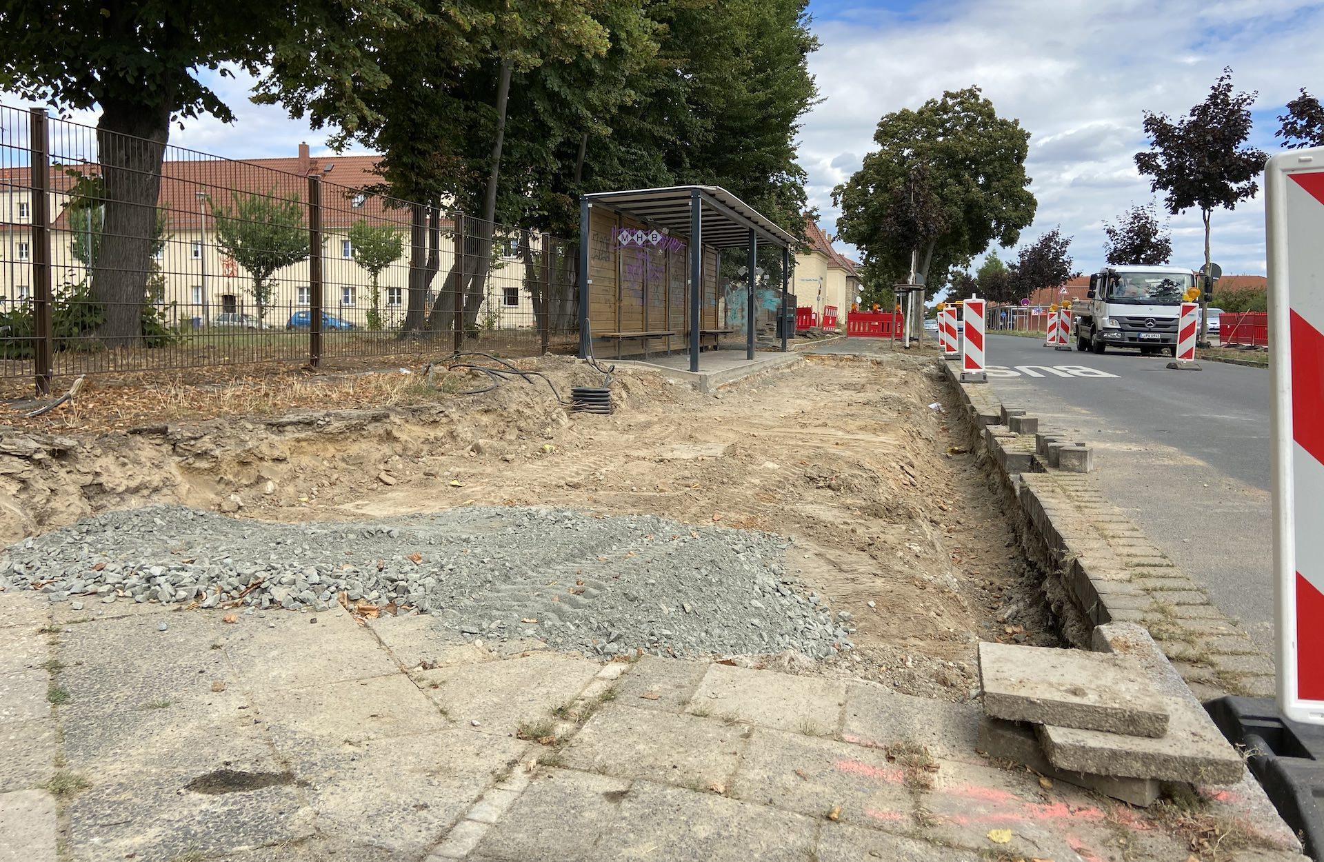 Die Haltestelle in der Klebendorfer Straße wird aktuell umgebaut. (Foto: taucha-kompakt.de)