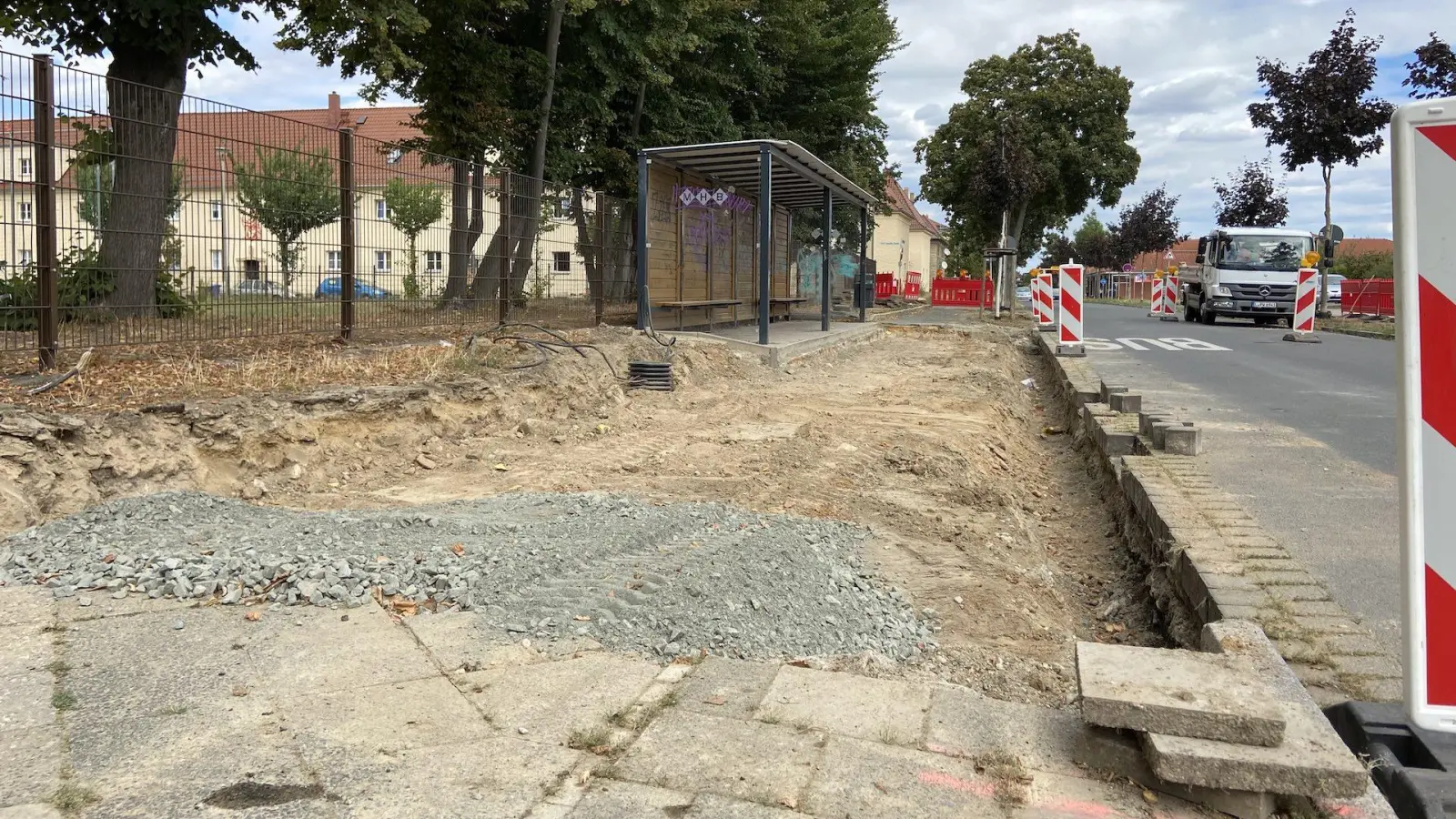 Die Haltestelle in der Klebendorfer Straße wird aktuell umgebaut. (Foto: taucha-kompakt.de)