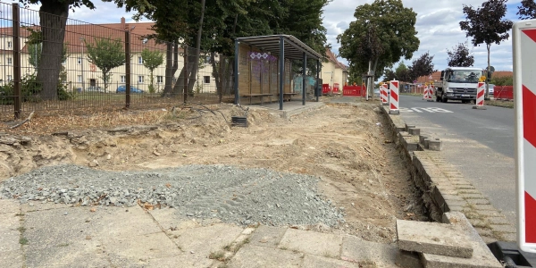 Die Haltestelle in der Klebendorfer Straße wird aktuell umgebaut. (Foto: taucha-kompakt.de)