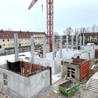 Sporthalle an der Oberschule wächst - Fertigstellung hängt auch von Rohstoffpreisen ab (Foto: taucha-kompakt.de)