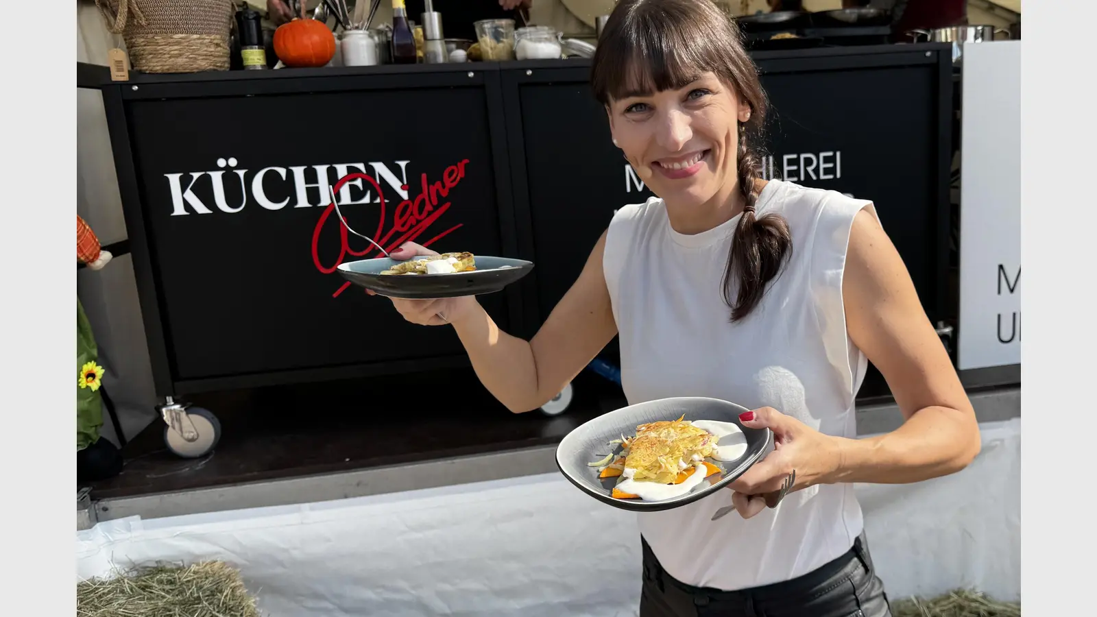 Die „Sachsenmuddi” Kristina vom Dorf unterhielt und animierte auf dem Herbstmarkt die Besucher. (Foto: Daniel Große [danielgrosse] (info@taucha-kompakt.de, dg24))
