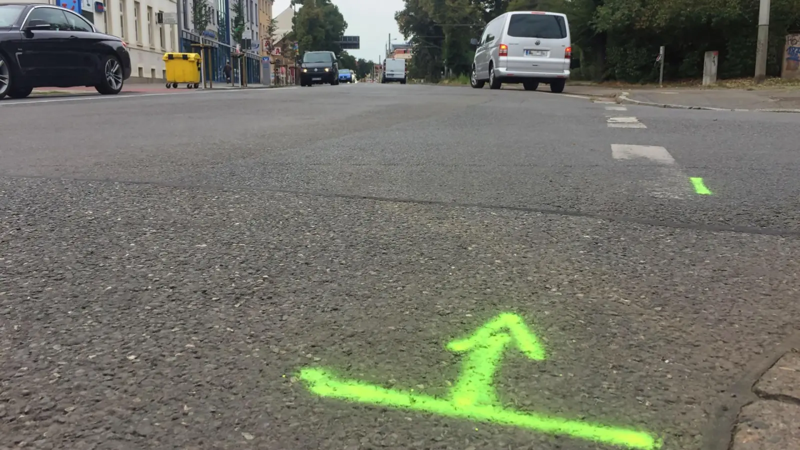 Die Markierungen sind schon auf der Straße aufgebracht. (Foto: taucha-kompakt.de)