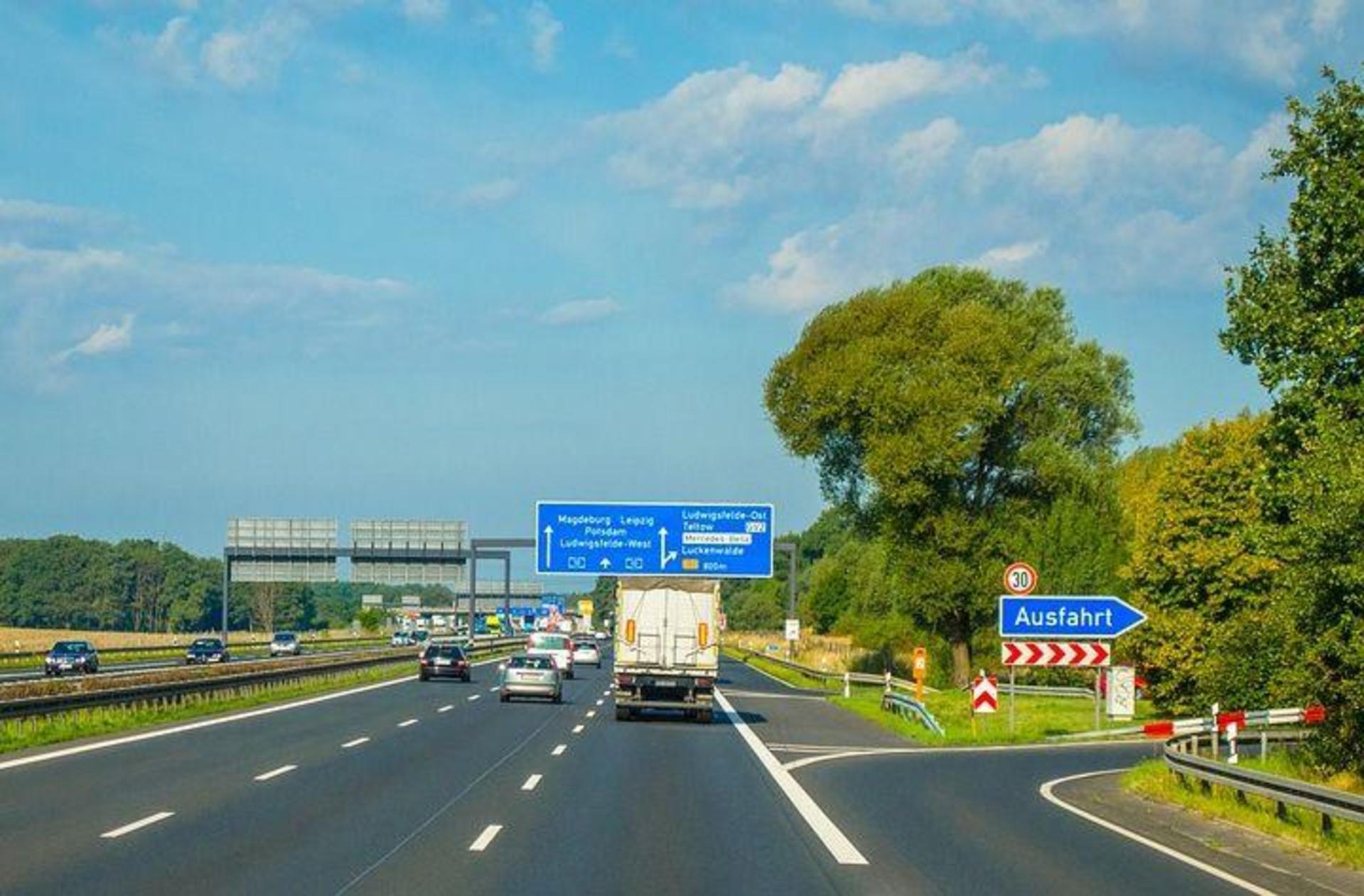 Autobahn (Grafik: Symbolbild Pixabay)