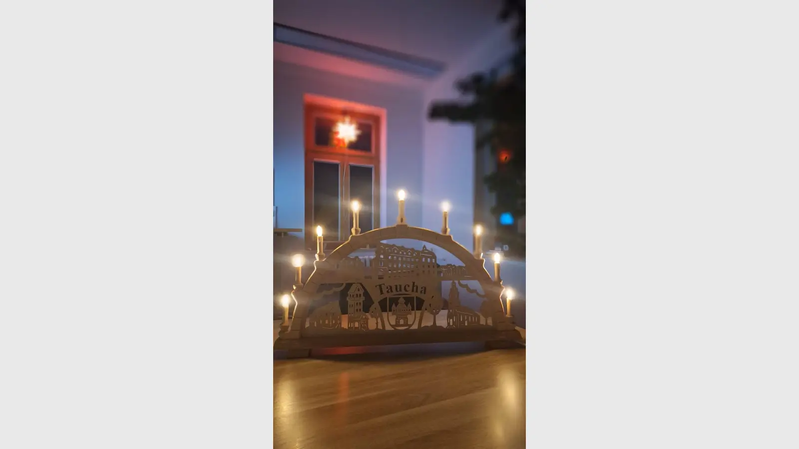 Nicht ganz günstig, dafür ein lokaler Hingucker, der Tauchaer Schwibbogen. (Foto: WOTa)