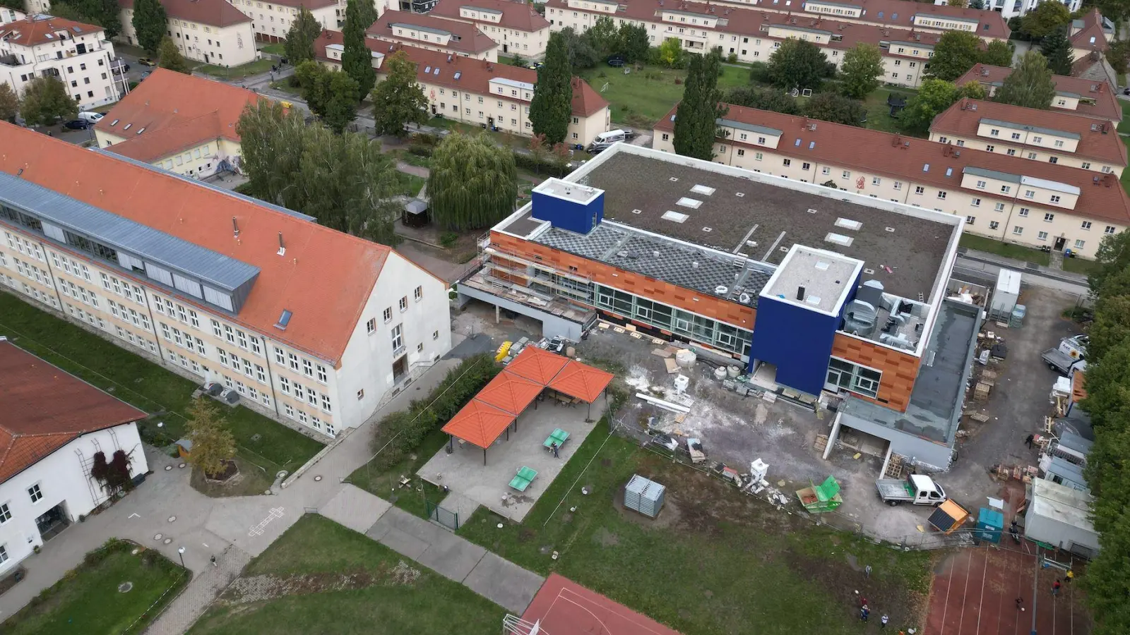 Vogelperspektive der Sporthalle mit Mensa an der Oberschule Taucha (Foto: taucha-kompakt.de)