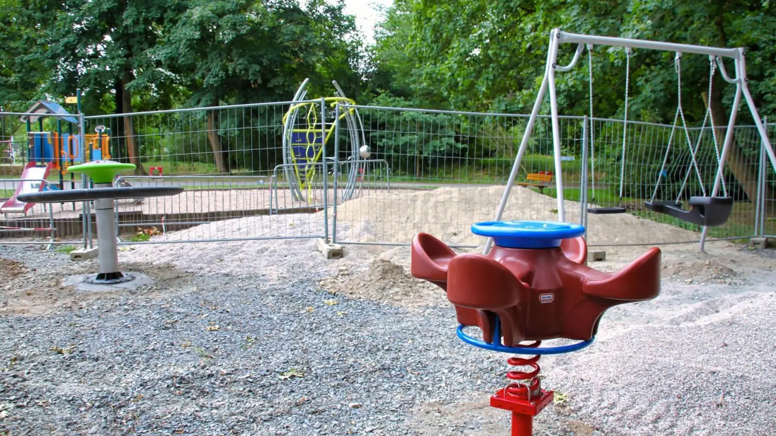 Nun endlich: Spielplatz im Park wird erweitert (Foto: taucha-kompakt.de)
