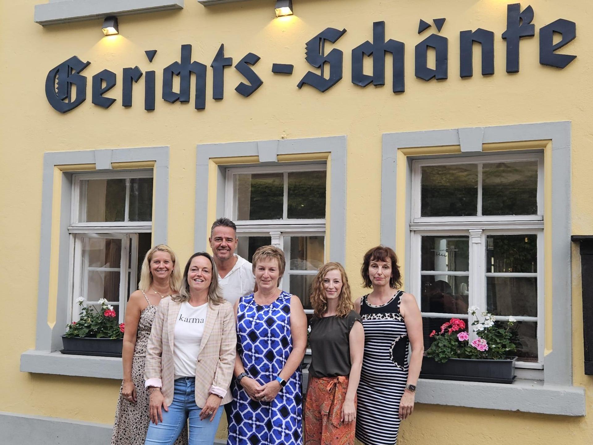 Der Kulturkreis Taucha besteht aktuell aus Ariane Ohmenzetter, Marylin Ohme, Roman Knoblauch, Andrea Thiergen, Christin Gruller-Voigt und Britta Seufzer (von links). (Foto: Kulturkreis Taucha)