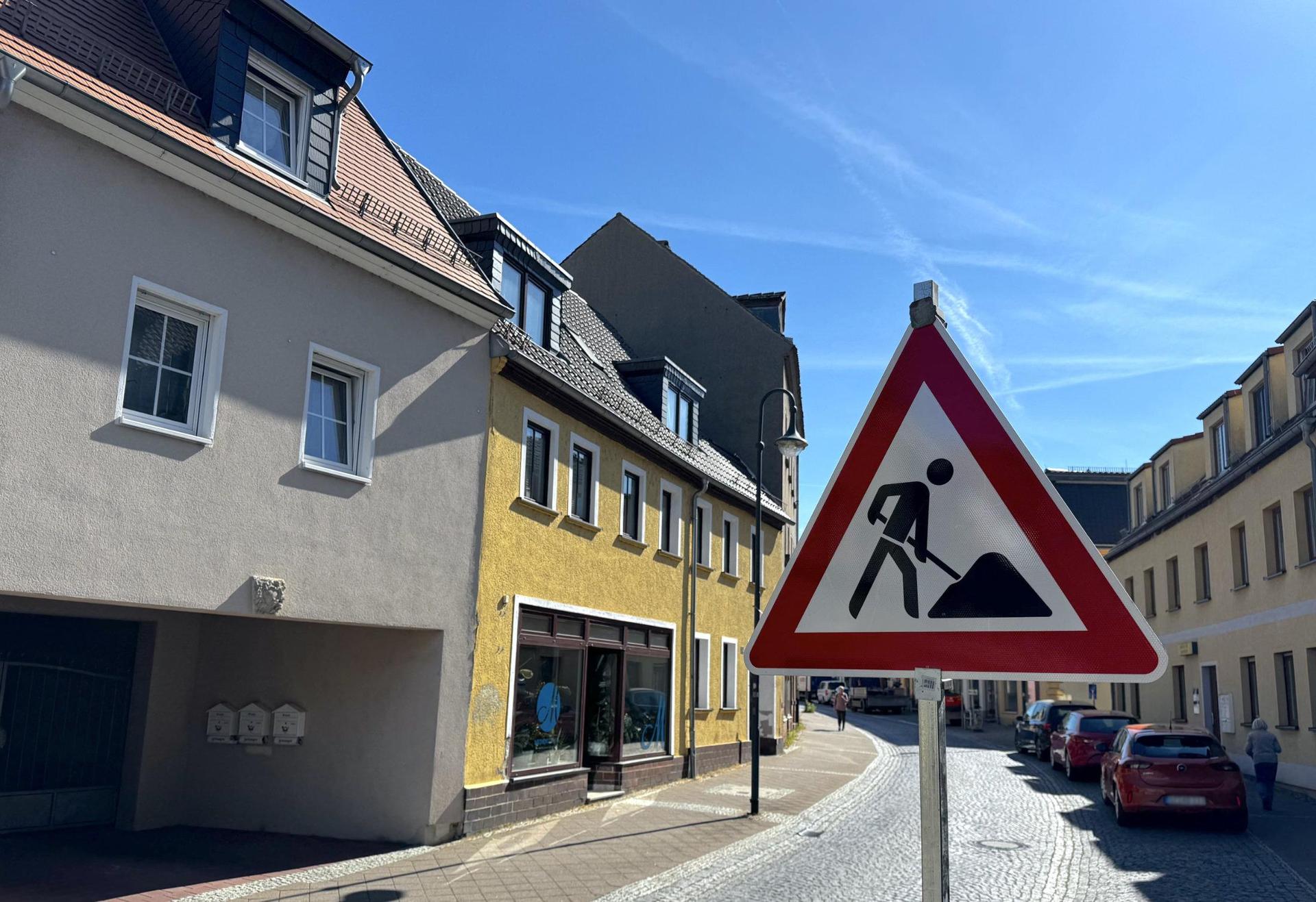 Auf der Leipziger Straße wird gebaut. Die Arbeiten finden auf der Straße und im Bereich der Gehwege statt.  (Foto: Daniel Große)
