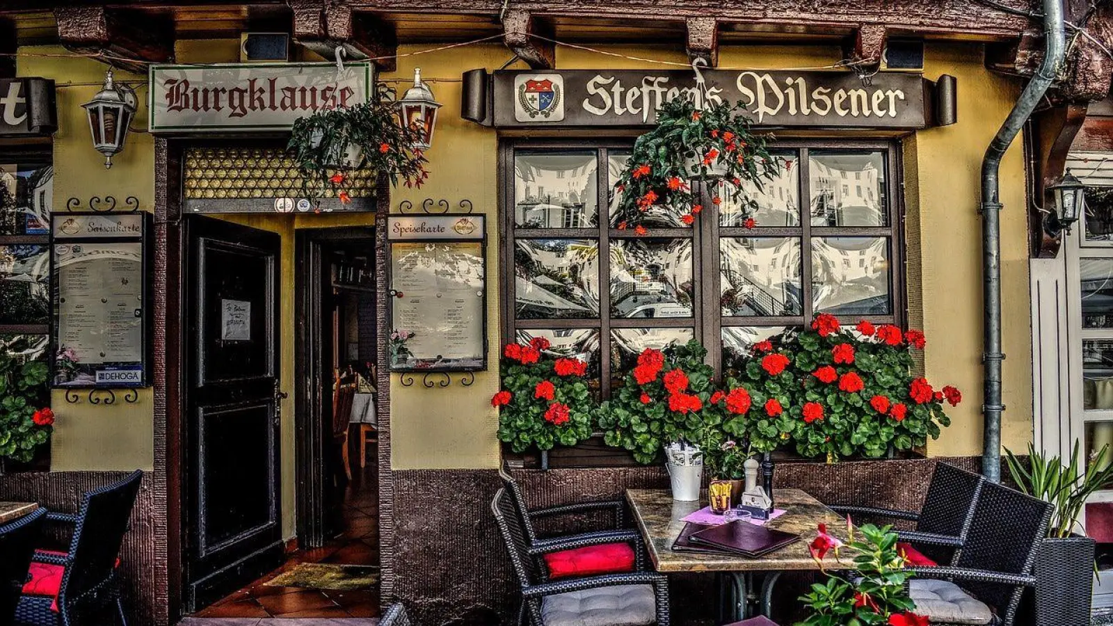 Eine stimmige Terrasse lädt Gäste zum Verweilen ein. Foto: Pixabay.com / TheoRivierenlaan (Foto: taucha-kompakt.de)