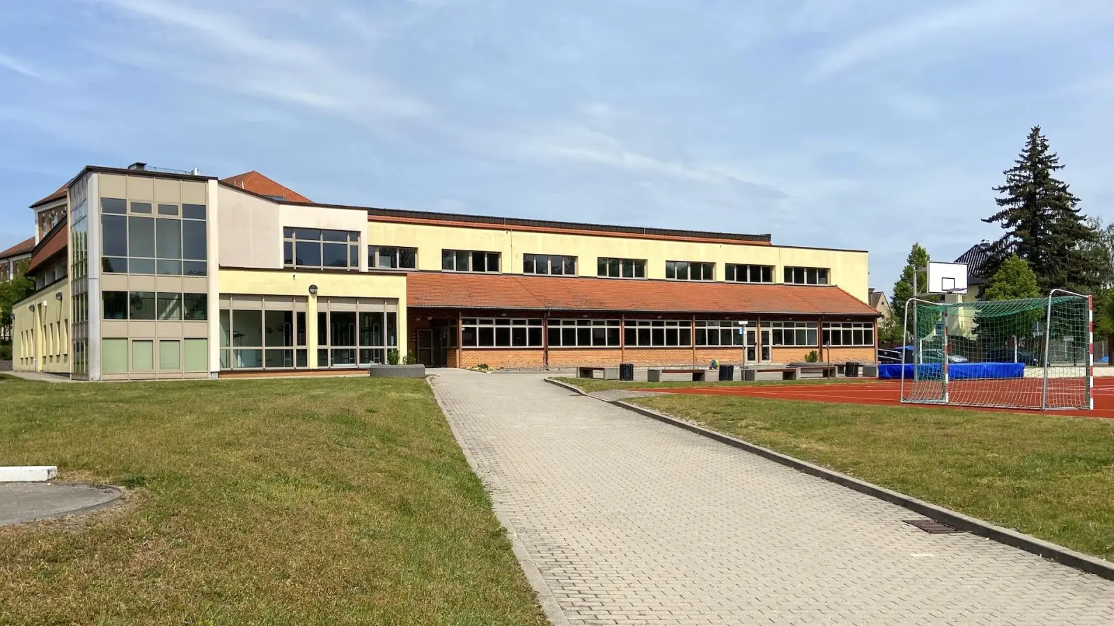 Mehrzweckhalle und Sporthalle der Oberschule für Vereine derzeit tabu (Foto: taucha-kompakt.de)