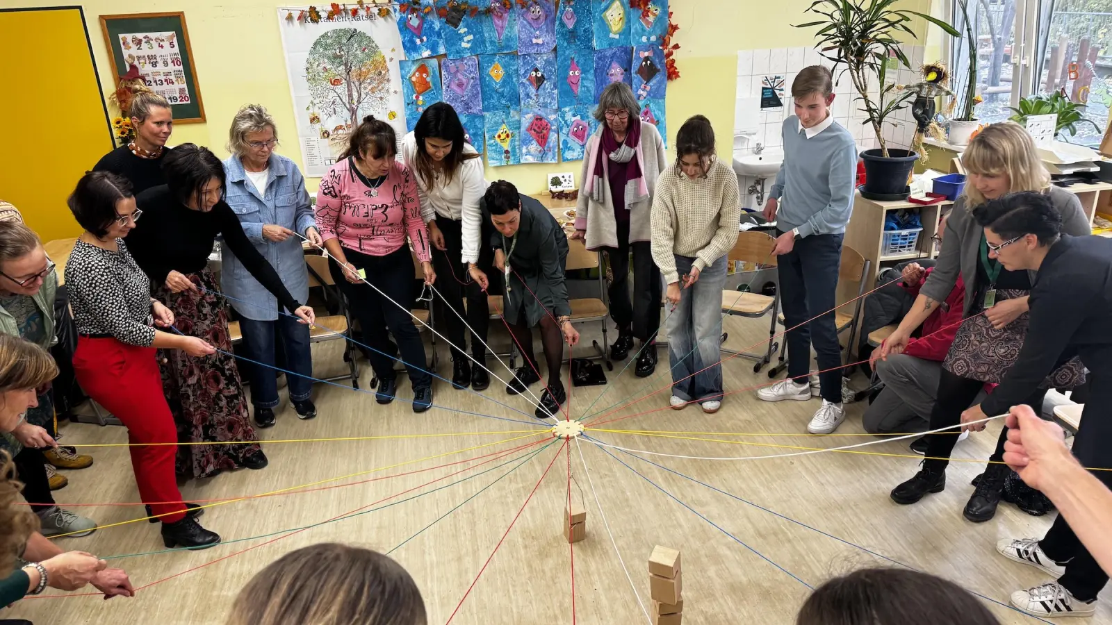 Der Fröbelturm gilt als Sinnbild für Teamarbeit, Kommunikation, Rollenverteilung und Rückschläge - bis hin zum Erfolg. (Foto: Daniel Große)