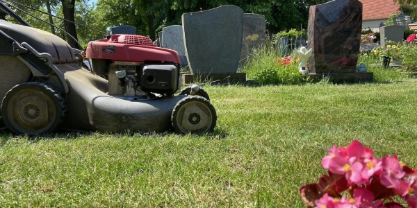 Dein Job als Friedhofsmitarbeiter wartet in Taucha! (Foto: Anzeige)