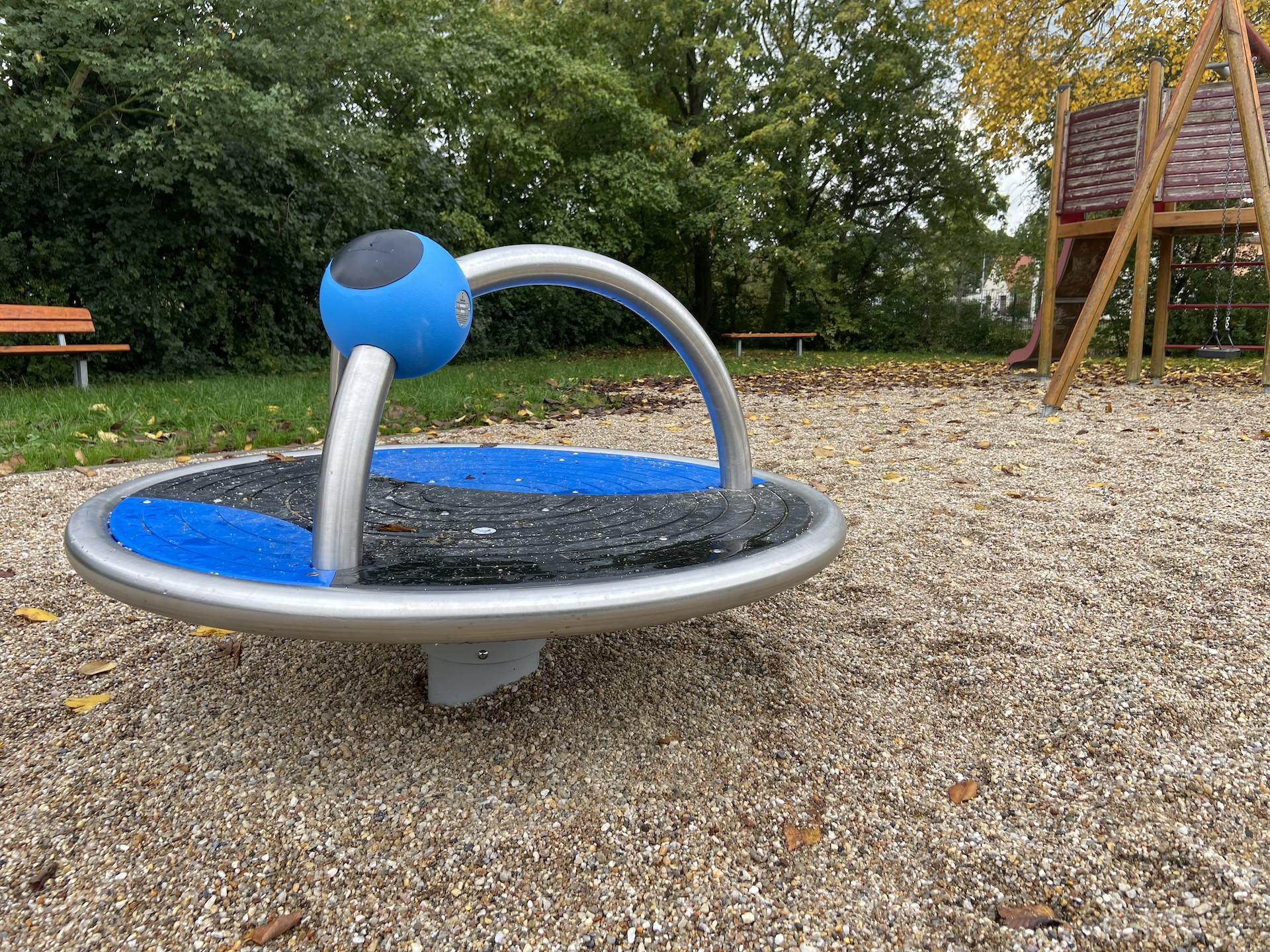 Das neue Karussell auf dem Spielplatz Brodau. (Foto: Daniel Große)