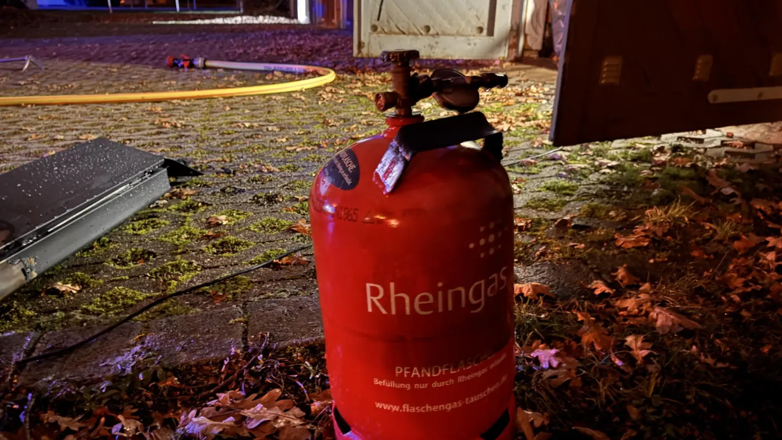 Diese Gasflasche hatte Feuer gefangen. (Foto: Daniel Große)